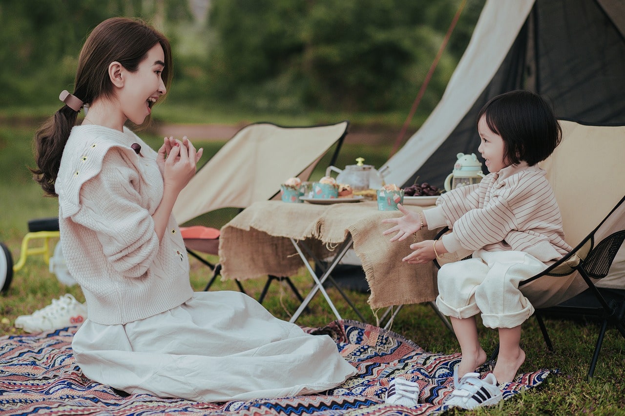 Ce să iei cu tine într-o excursie de camping cu copilul?